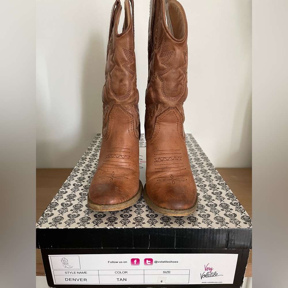 Very Volatile Denver Tan Western Boots - Size 6